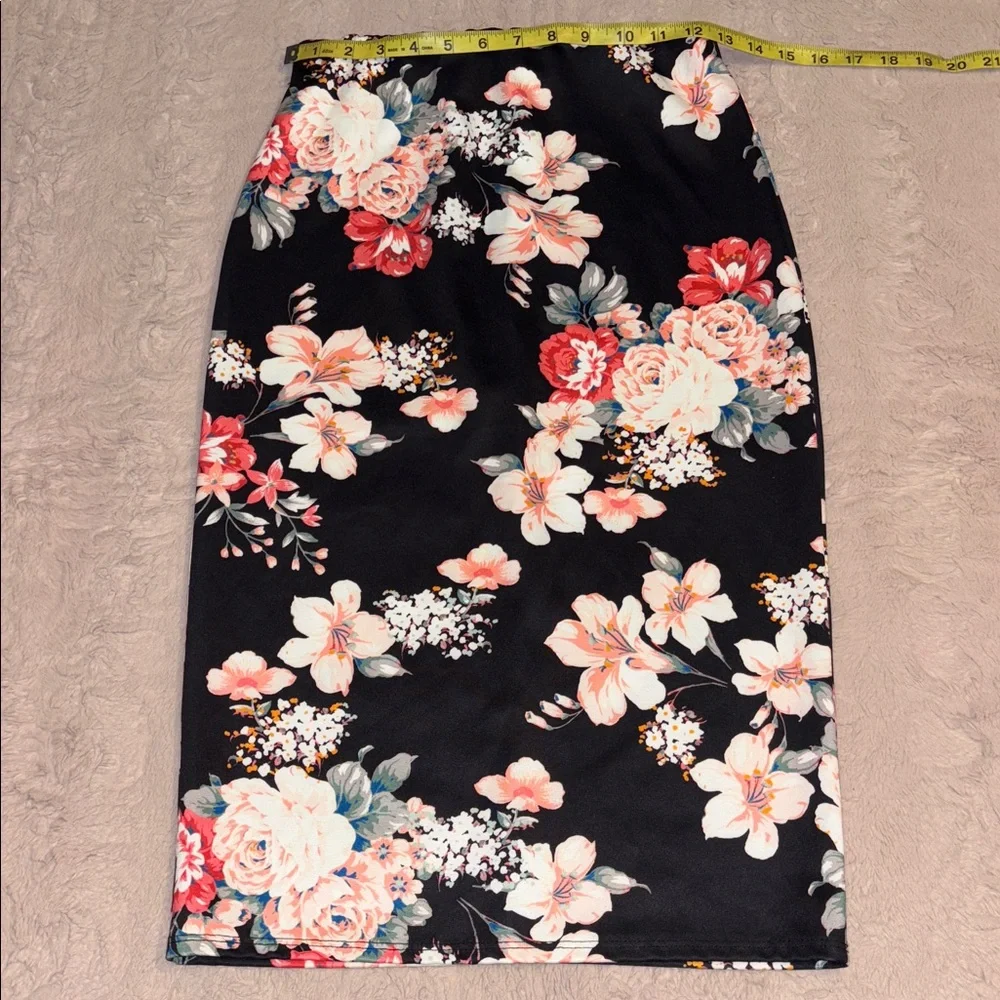 Charlotte Russe floral print skirt in size M - Picture 3 of 8